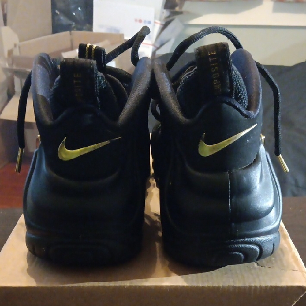 Nike Air Foamposite Pro (2018) Black Metallic Gold Mens 9 Womens 10.5 EUC - Picture 5 of 10